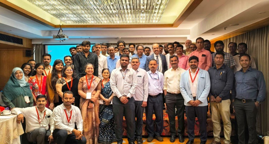 Group image of all the attendees